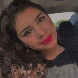 Meet your Posher, Cassandra04